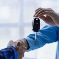 cómo cambiar de nombre el coche
