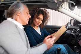 Puedo asegurar un coche sin tener carnet de conducir. (1)